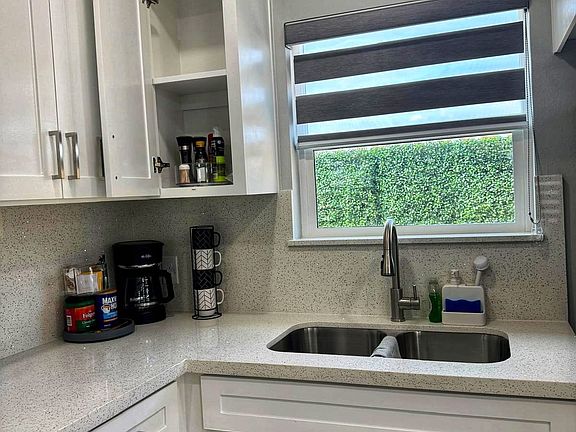 5th image of 104 N Dove St #1