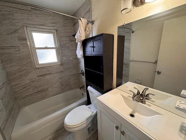 4425 Humble Ave — Photo 16
