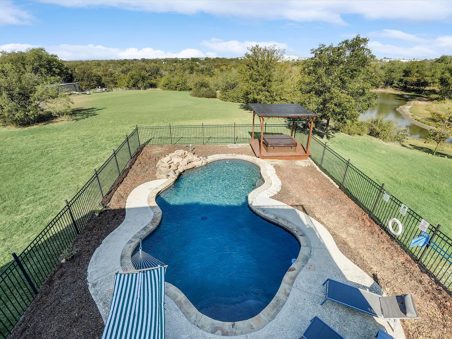 211 Goodson Way — Photo 3