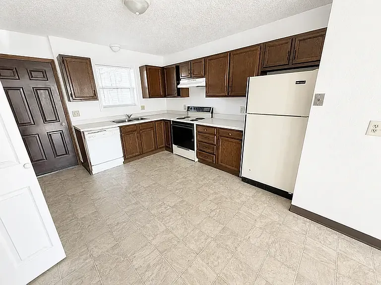 1651 Kelby Dr — Photo 4