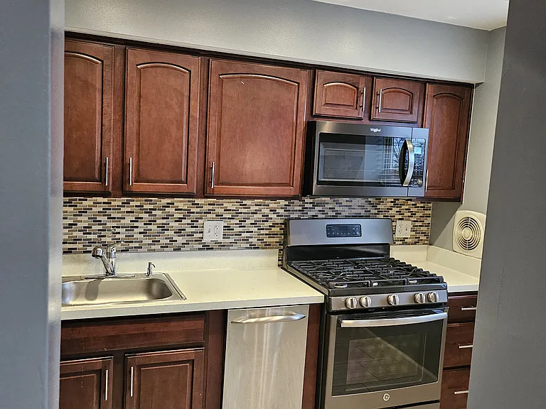 2667 Martin Luther King Jr Ave SE #302 — Photo 2
