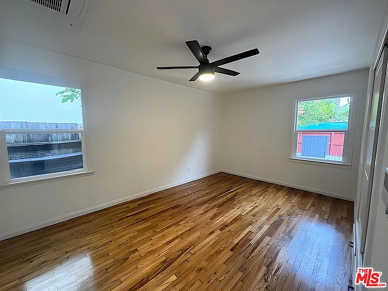 2416 Boone Ave — Photo 8