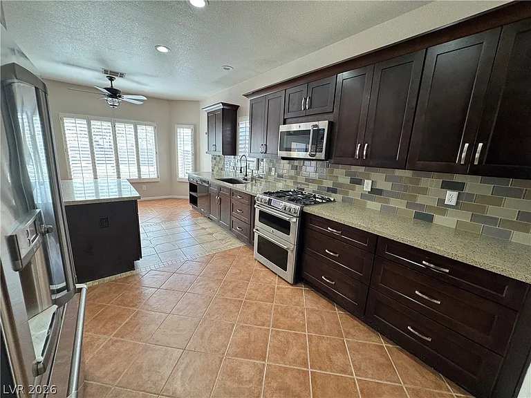 787 Fairway Dr — Photo 8