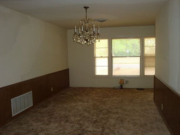 3rd image of 3708 Southmoor Ln