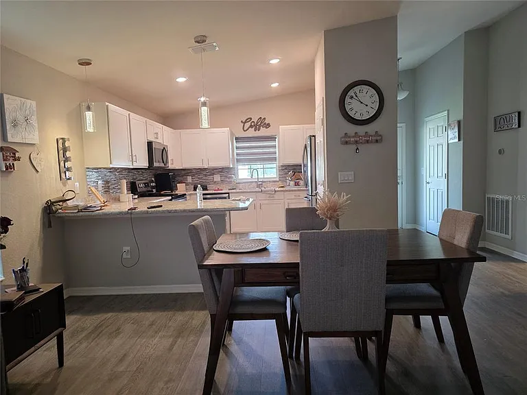 424 Capri Way — Photo 8