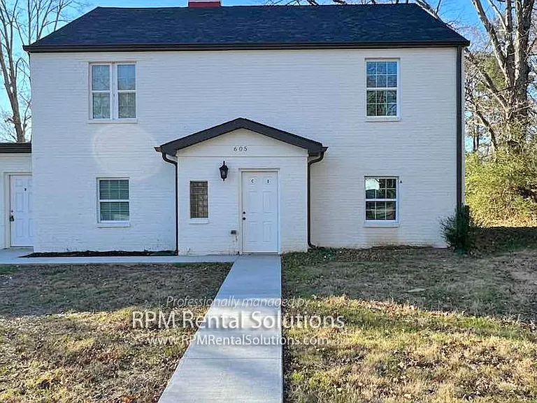 605 Fairview — Photo 1