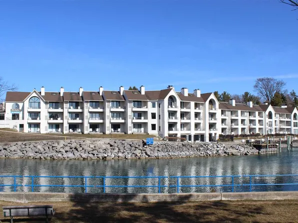 100 Michigan Ave #118D, Charlevoix, MI 49720