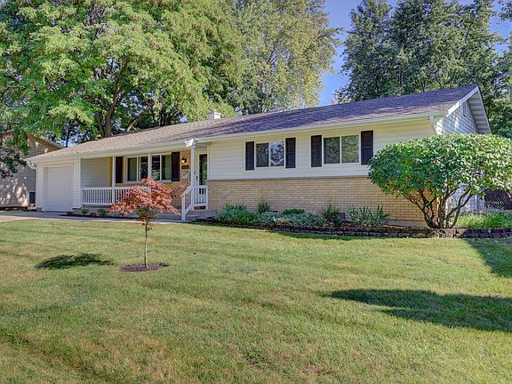 2nd image of 1122 E Anderson Dr