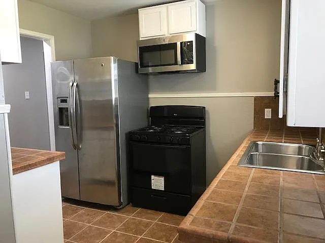 4 bed, 1163 sqft, $2,000 — Photo 4