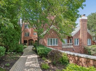 212 Regent Wood Rd #212, Northfield, IL 60093