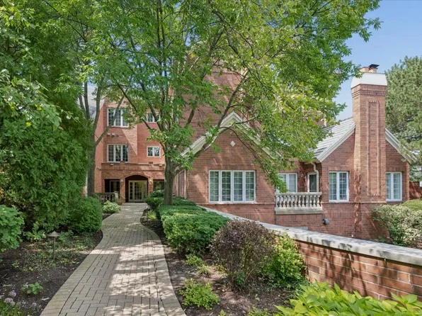 212 Regent Wood Rd #212, Northfield, IL 60093