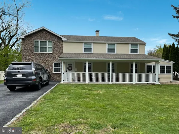 2197 Lantern Ln, Lafayette Hill, PA 19444