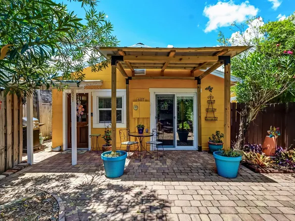 607 S 6th St, Fernandina Beach, FL 32034