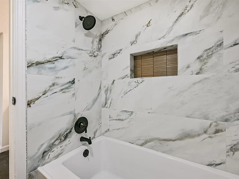 425 E Castle Harbour Dr — Photo 22