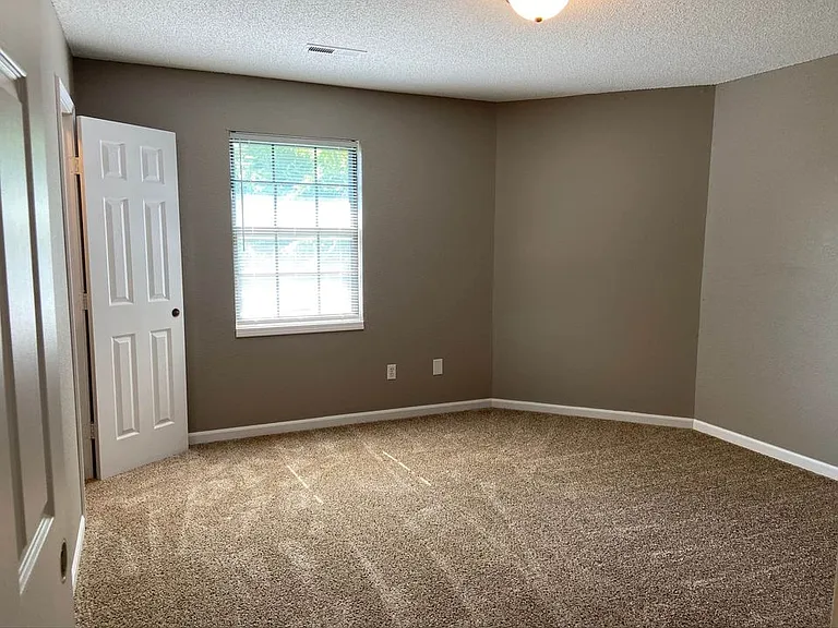1102 Pine Ct #D — Photo 9