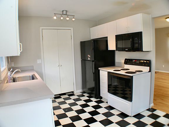 2nd image of 2204 Barrett Ave