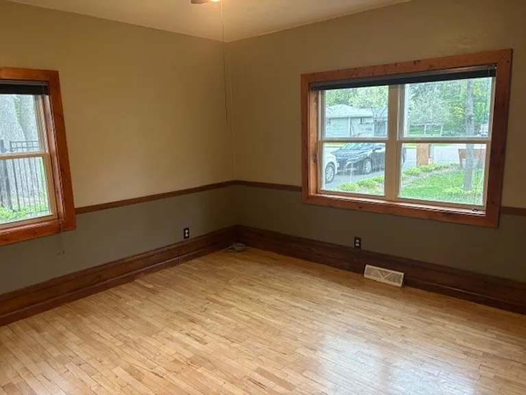 327 George St — Photo 12