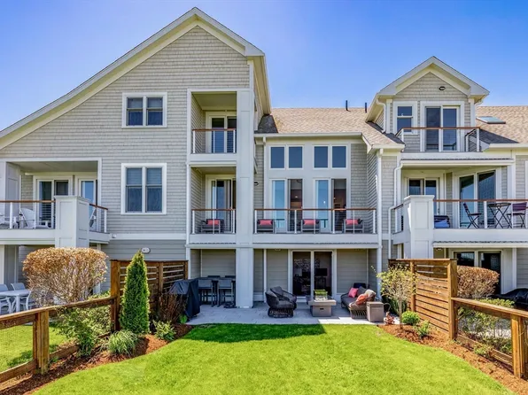 266 Merrimac St #E, Newburyport, MA 01950