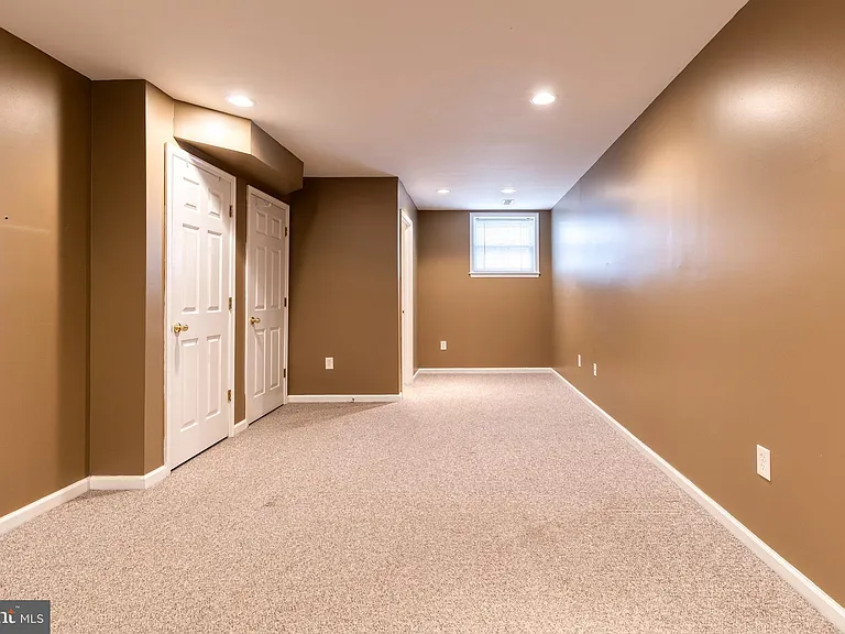 2816 Elliott St — Photo 8