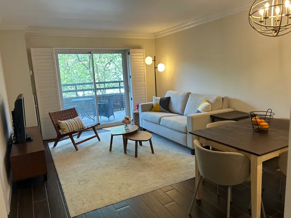 2111 Wisconsin Ave NW APT 222, Washington, DC 20007