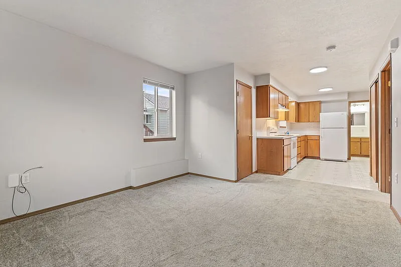 2 bed, 1.0 bath, $1,050 — Photo 2