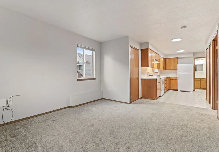 105 W 3rd St #1 — Photo 2