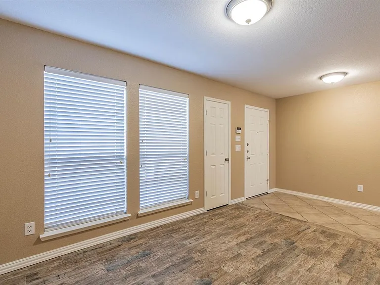 2017 Lake Highlands Dr — Photo 14
