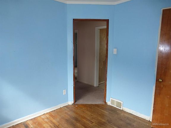 5th image of 24925 Brittany Ave