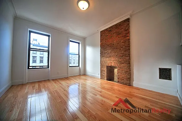 Rented by Metropolitan Realty | media 17