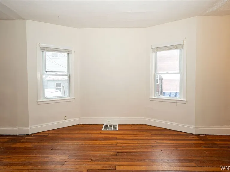 11 Hoyt St — Photo 8