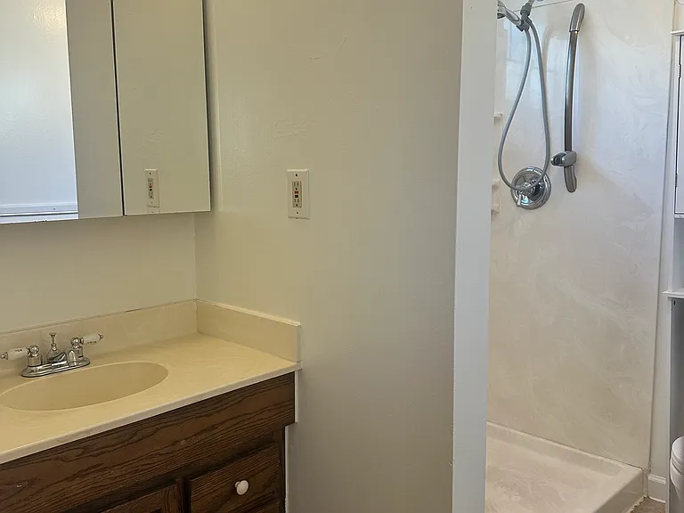 754 McLeod St — Photo 13