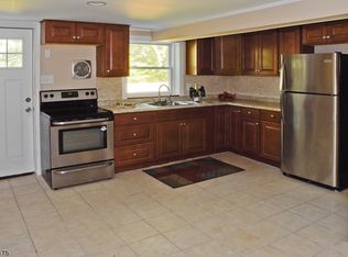 38 Skidmore Trl, Hopatcong, NJ 07843