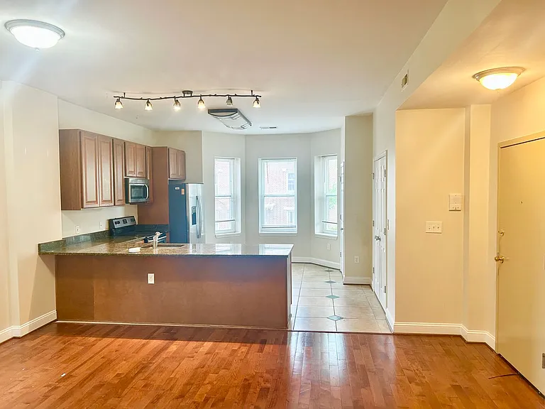 841 & 847 Whitelock St — Photo 16
