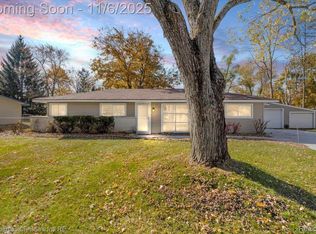 3229 Homestead Dr, Waterford, MI 48329