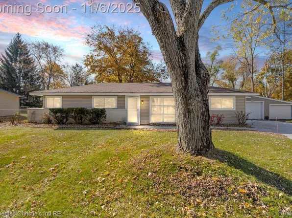 3229 Homestead Dr, Waterford, MI 48329