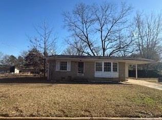 277 Chickasaw St, Holly Springs, MS 38635