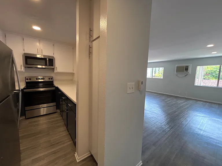 2039 North Las Palmas Ave — Photo 36