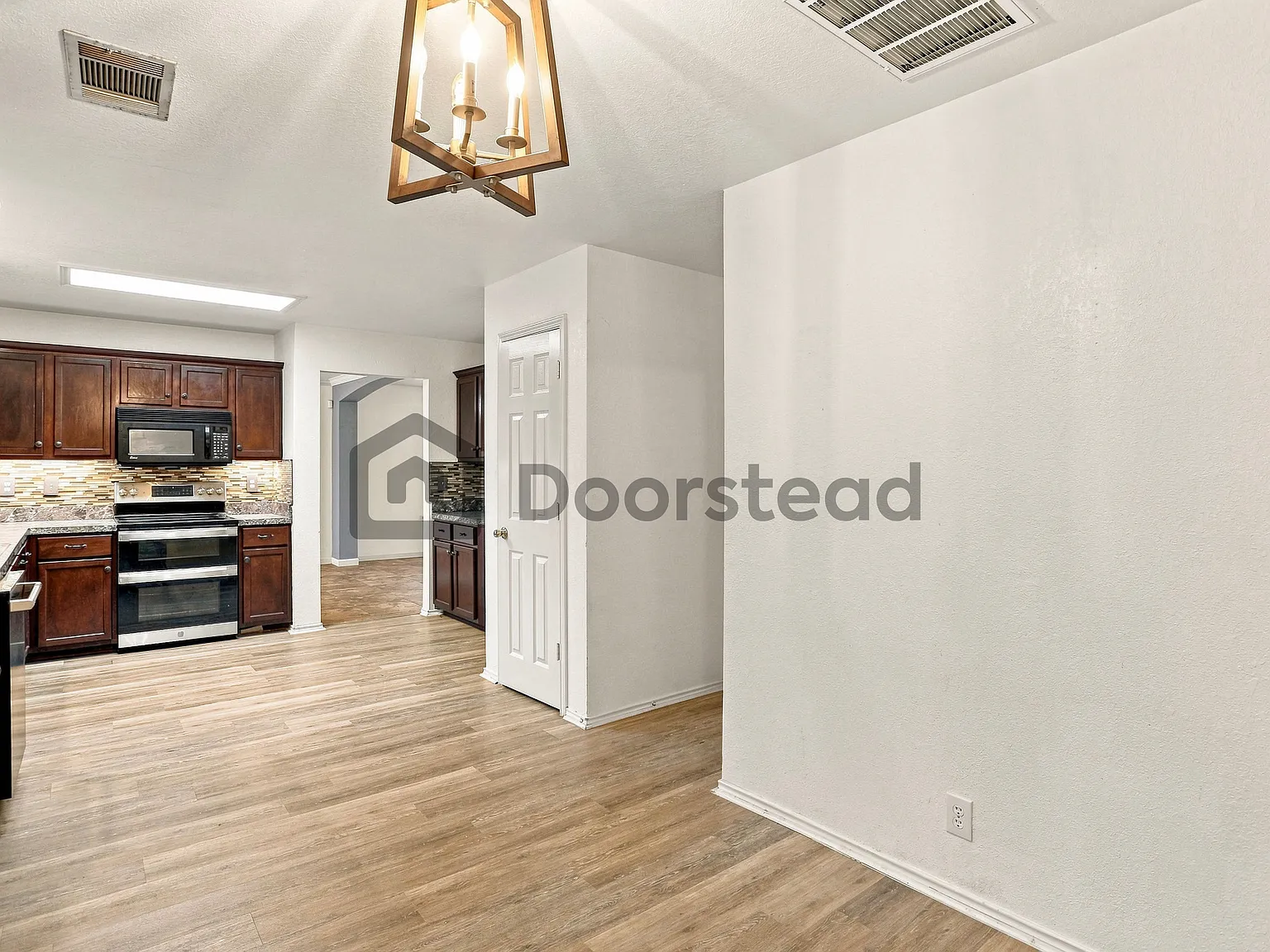 3 bed, 2.5 bath, 1740 sqft, $1,850 — Photo 4