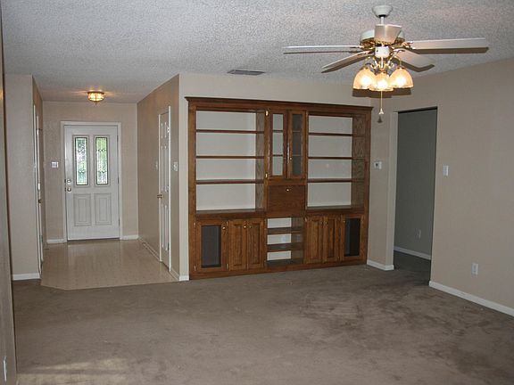 1111 Lingleville Rd - Living2