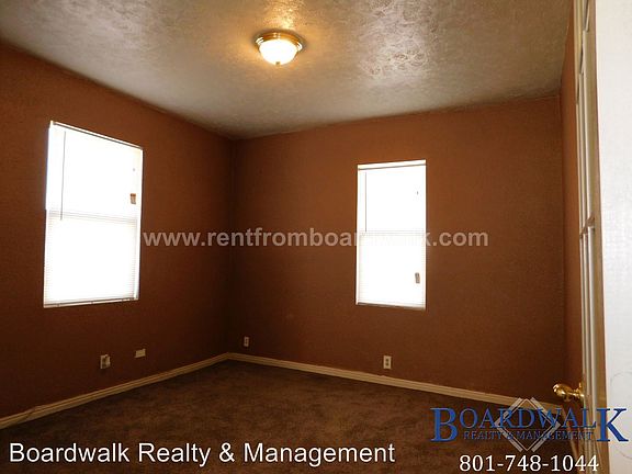 5th image of 166 E Claybourne Ave