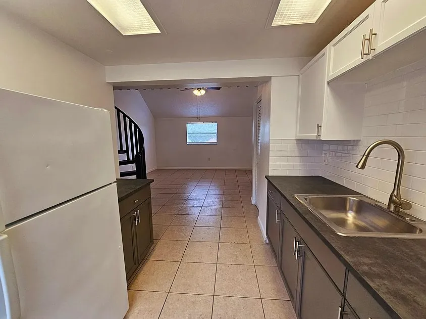 2154 Bradford St Apt 226 - Apt 226 — Photo 2