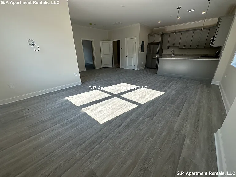 605 Broadway #405 — Photo 3