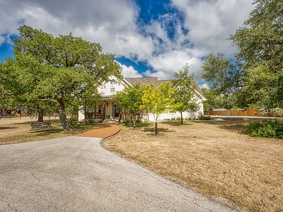 5th image of 702 Liveoak Dr