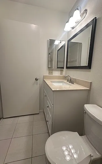 637 Sydney Ln — Photo 23