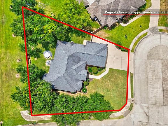 4th image of 101 Deerwood Dr