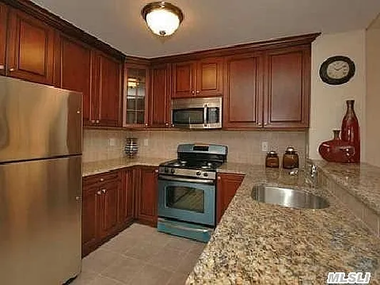 Rented by Douglas Elliman | media 22
