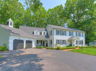 402 Ridgecrest Ln, Radford, VA 24141