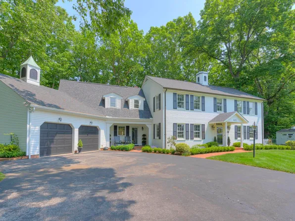 402 Ridgecrest Ln, Radford, VA 24141