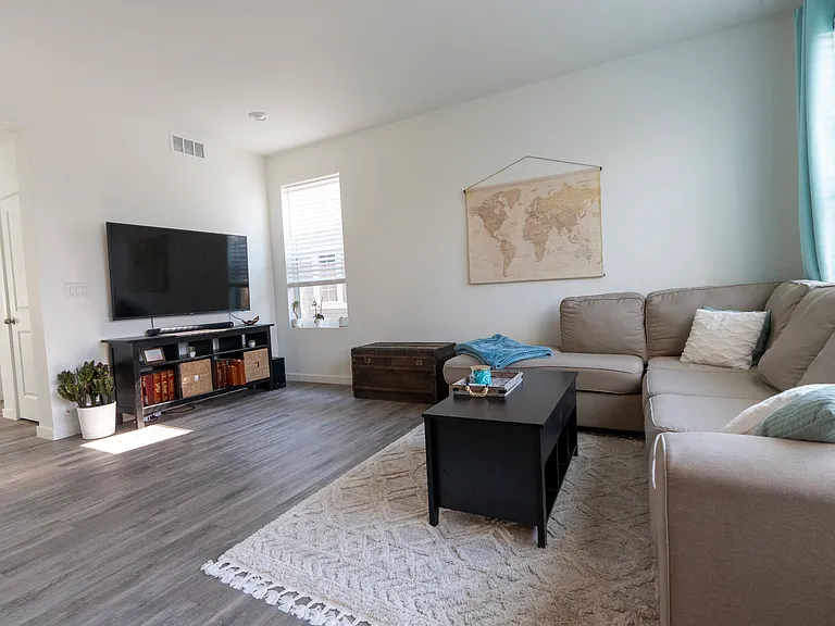2560 Canfield Ln — Photo 33