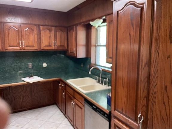4th image of 520 Avenue H
